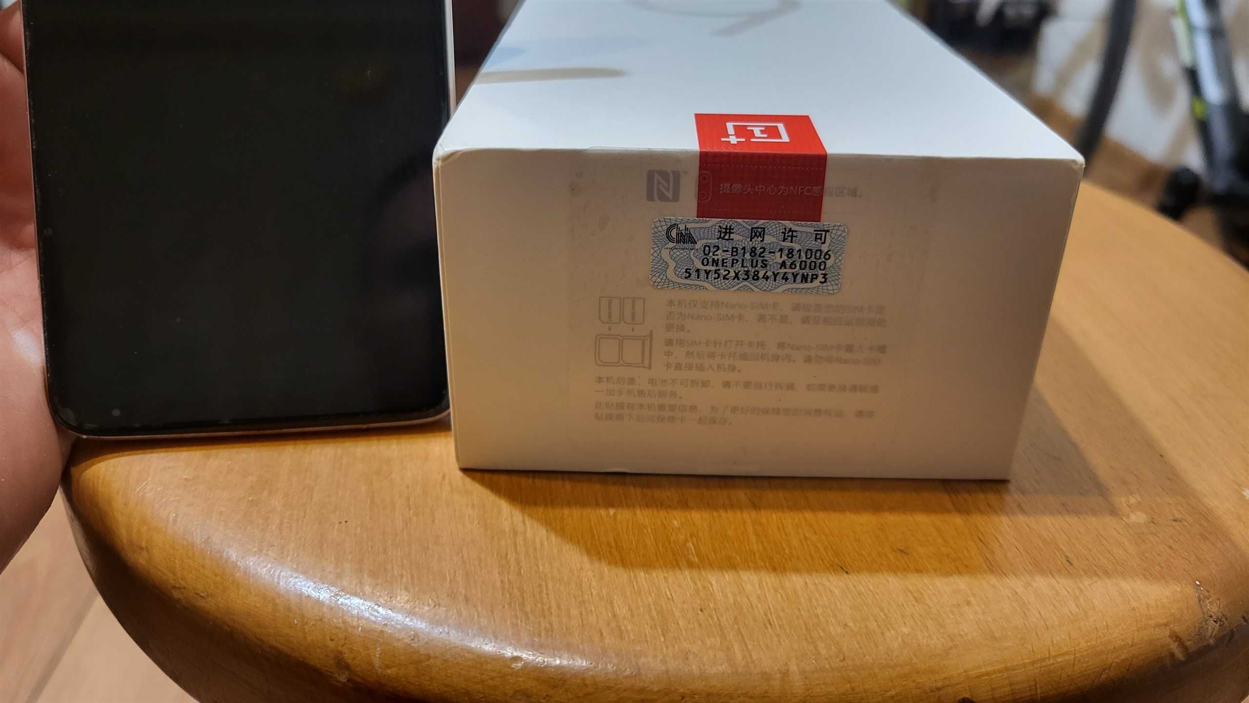 OnePlus 6 A6000 w kolorze białym, 8GB RAM, 128GB.