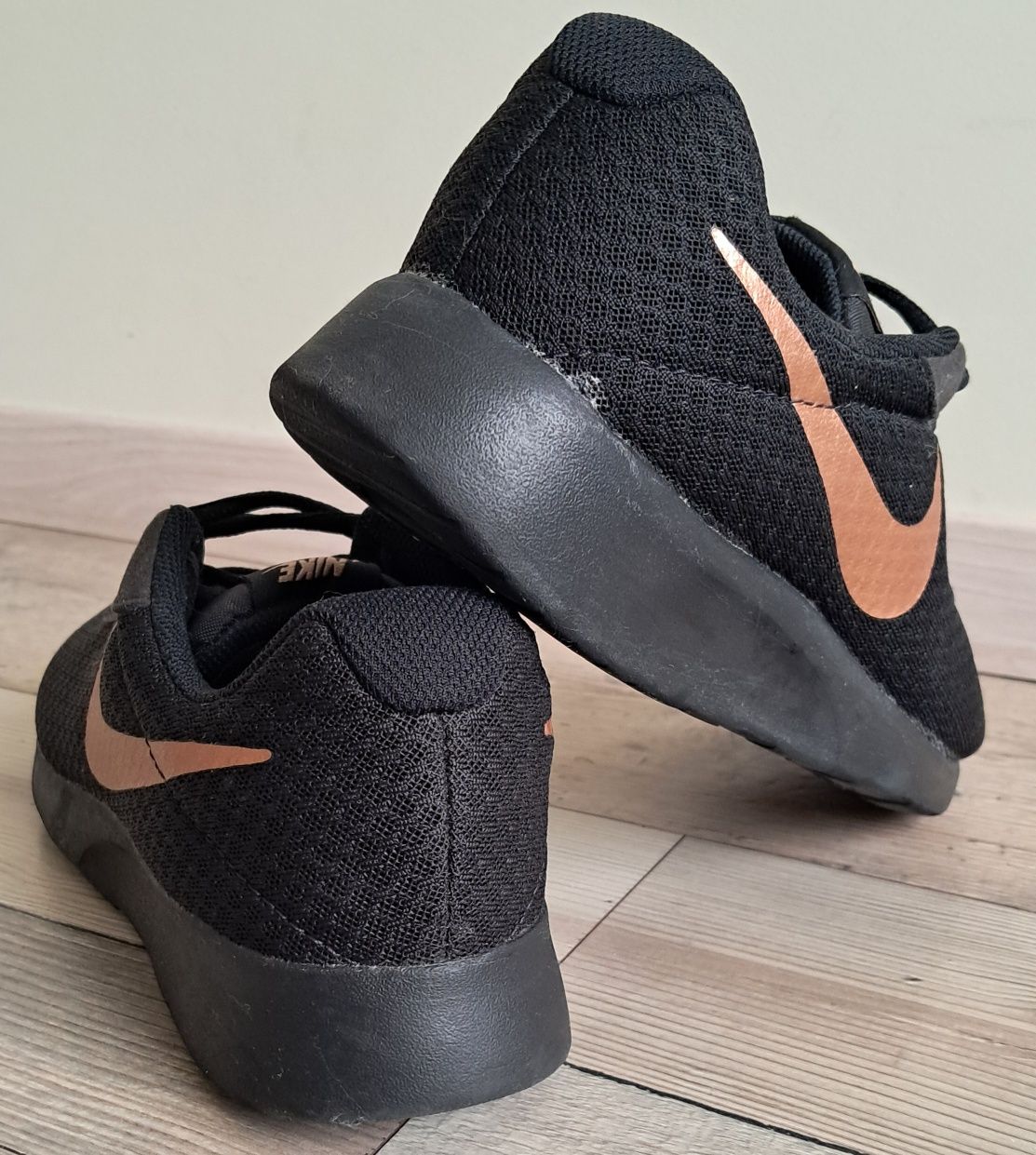 Кросівки Nike Wmns Tanjun 812655-005 (р.40)