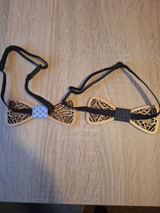 Muszka mucha drewniana