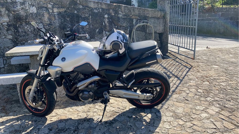 Yamaha MT 03 cilindrada 660