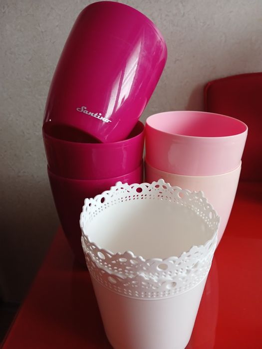 Кольорові вазони для квітів