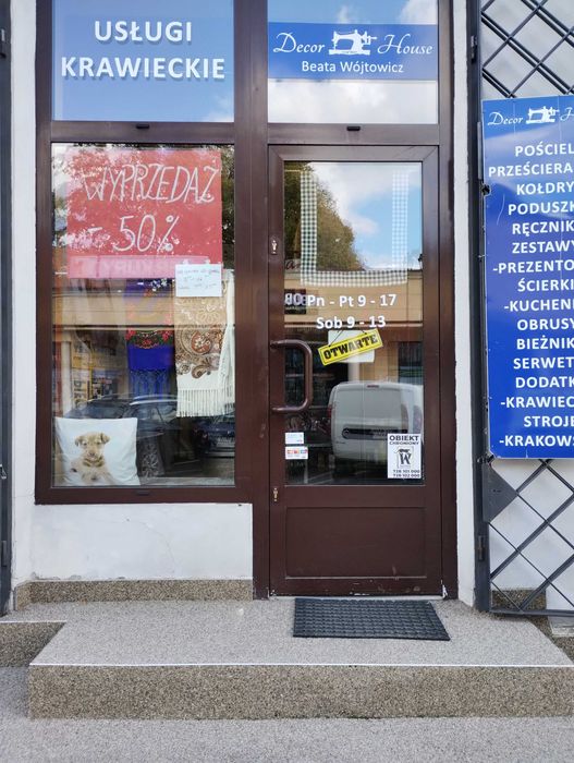 Do wynajęcia lokal handlowo-usługowy w rynku w  Krzeszowicach