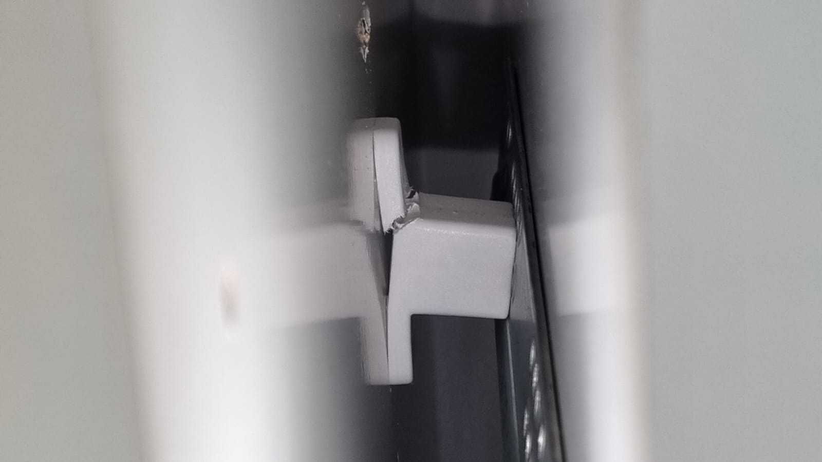 Uchwyty do prowadnic. Adapter do szaf modułowych. 8 sztuk.