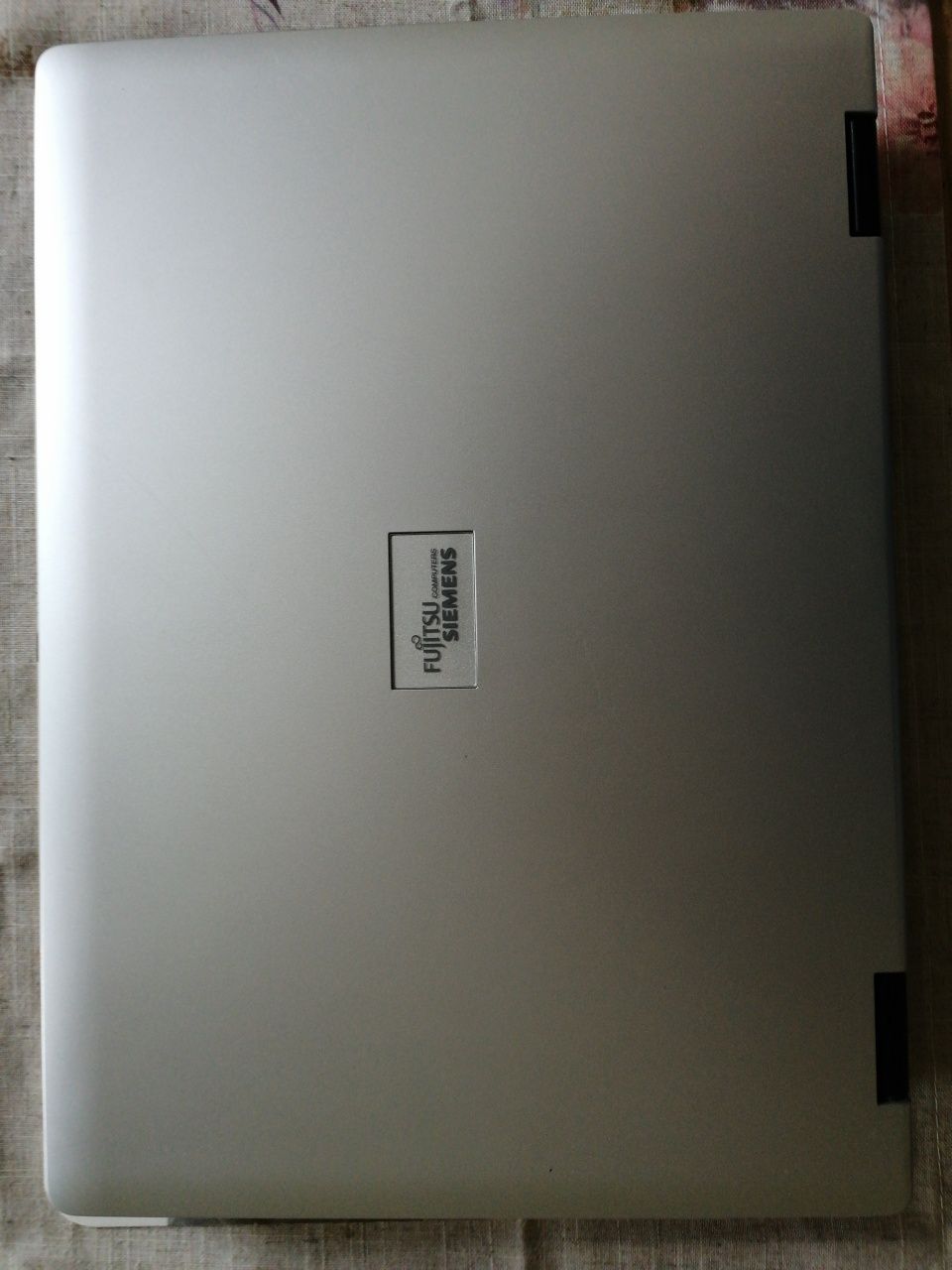 Zadbany Laptop Fujitsu Siemens Amilo Li 2727. Model MS 2228.