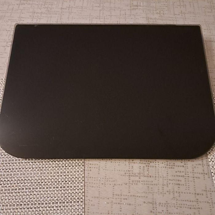 Półka szklana pod telewizor