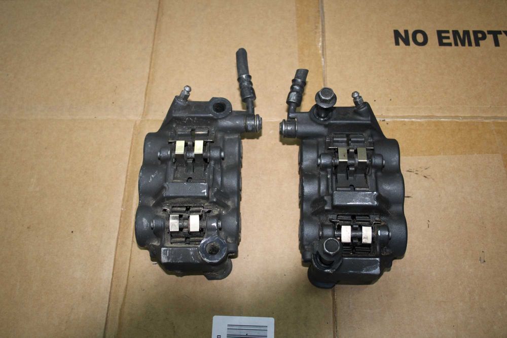 Zacisk Zaciski Przód Lewy Prawy Yamaha R1 RN22 09-14