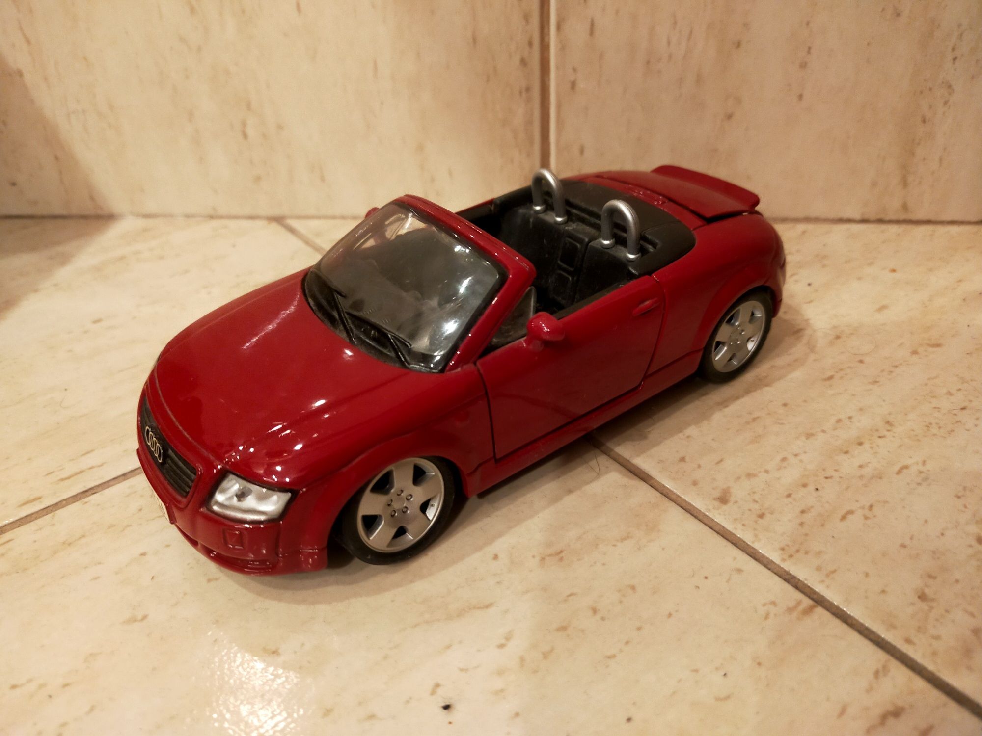 Model Maisto Audi TT roadster 1:24
