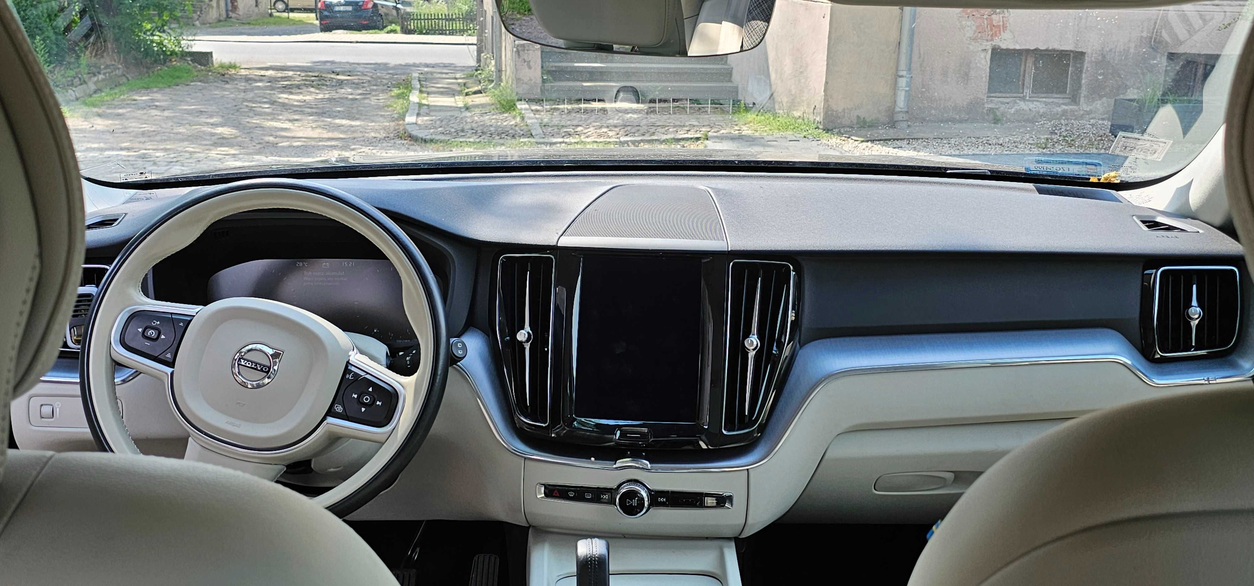 Samochód Volvo XC60 b5