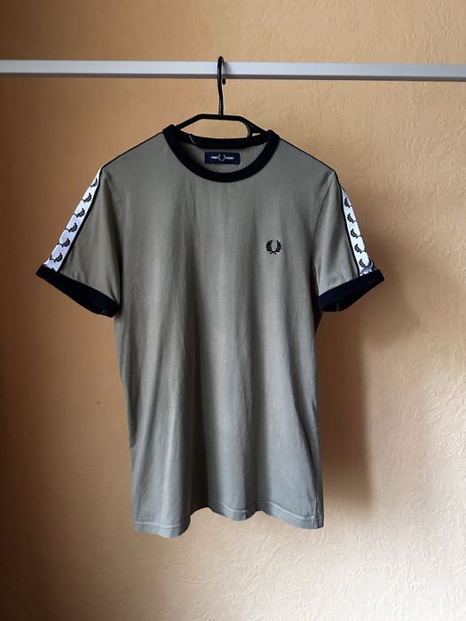 Fred perry штаны на лампасах