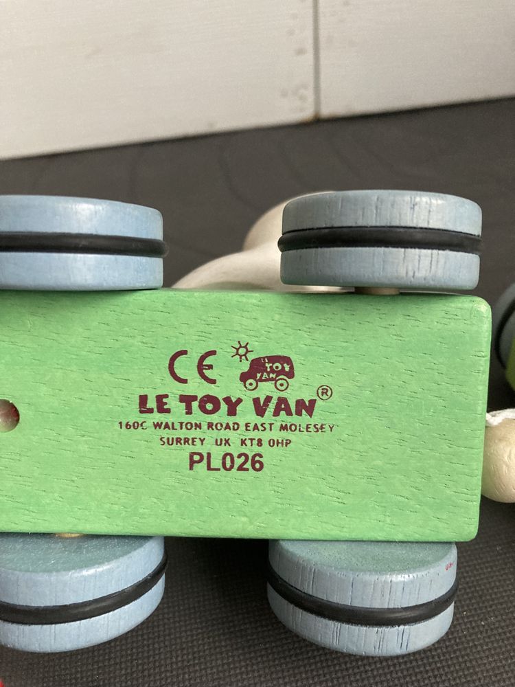 Drewniany pociąg do ciągnięcia Bunny Train królik sorter Le Toy Van