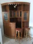 Bar em madeira com armários