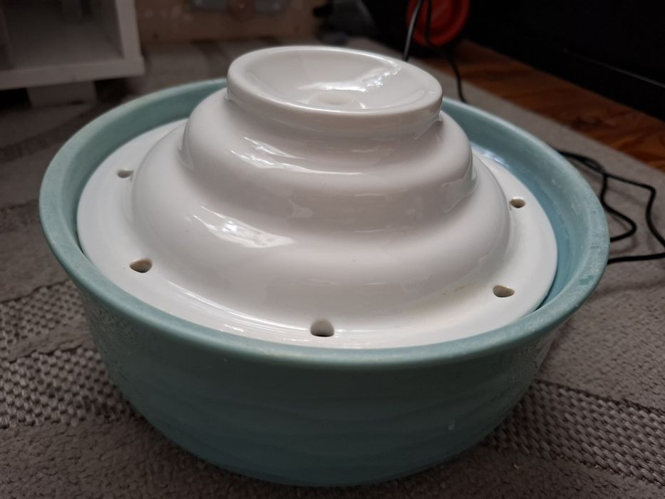 Poidełko dla kotów elektryczne ceramiczne