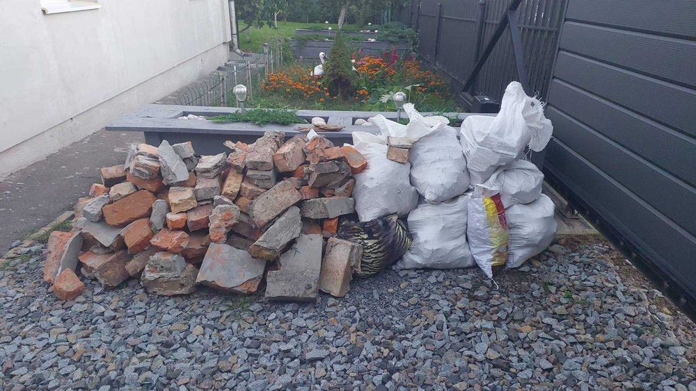 Віддам бій цегли і штукатурки