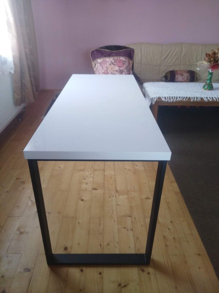 Stół biały LOFT ze stabilną metalową podstawą