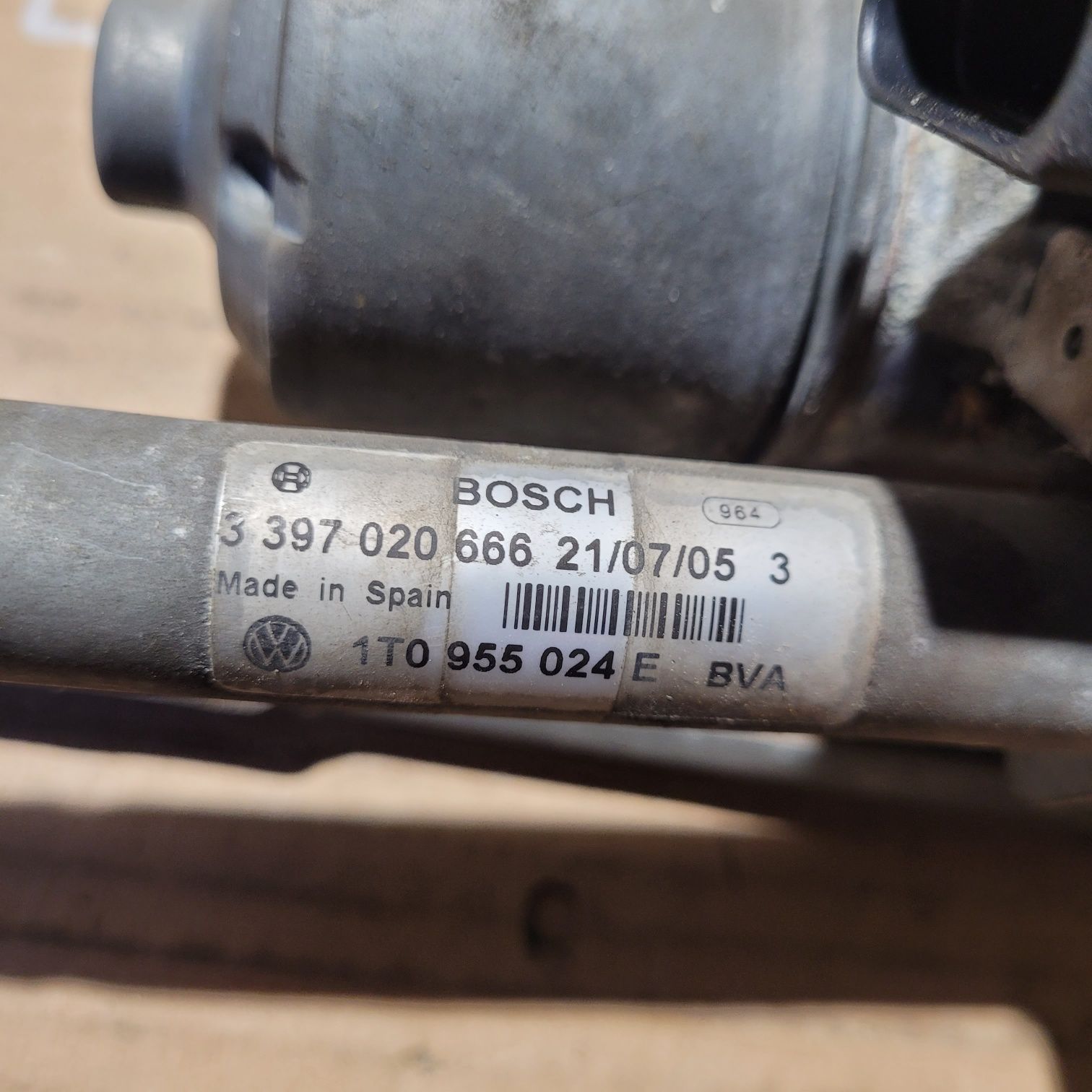 Mechanizm wycieraczek z silniczkiem przód prawy vw Touran 2005r