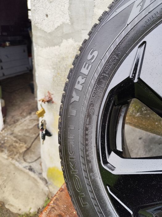 Felgi z oponami Toyota