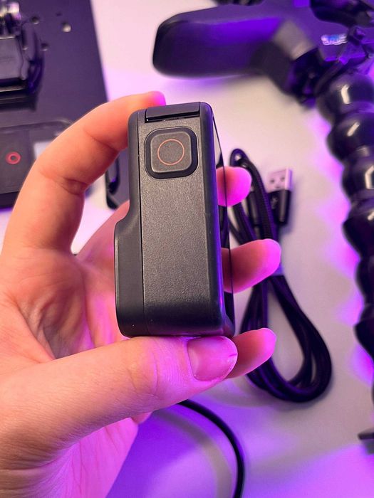 Екшн-камера GoPro Hero 8 з кріпленням-подовжувачем.