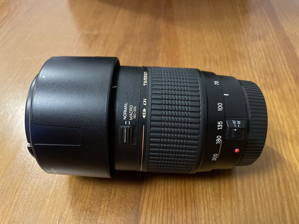 Objetiva Tamron AF 70-300mm, f4-5,6, Tele-macro(1:2)