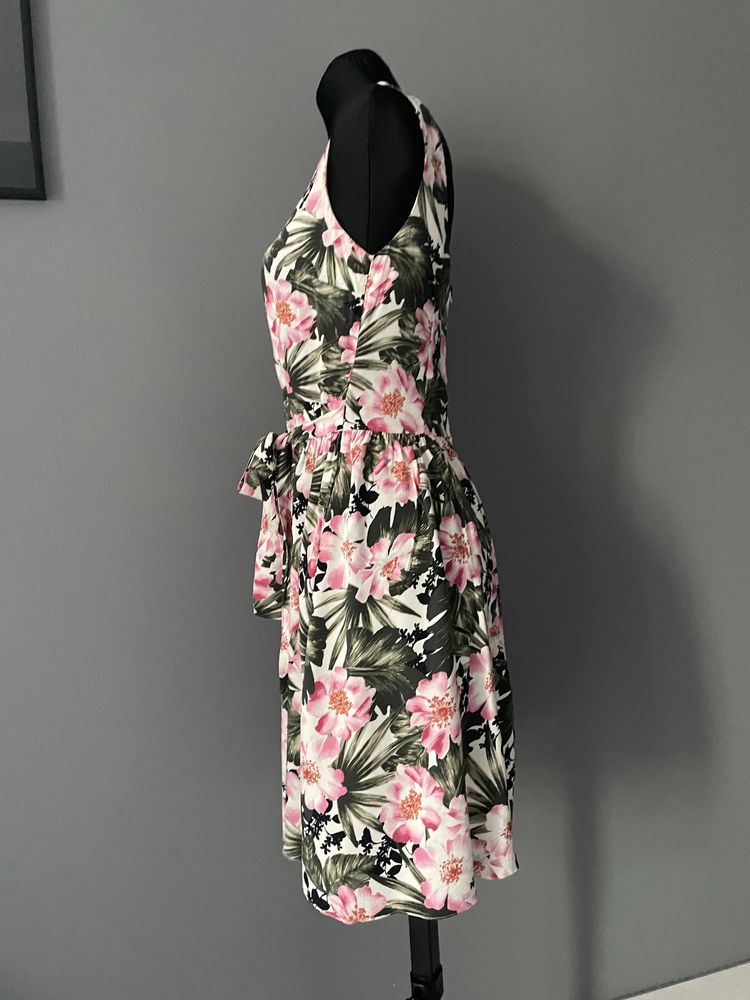 Sukienka z wiscosy firmy Dorothy Perkins
