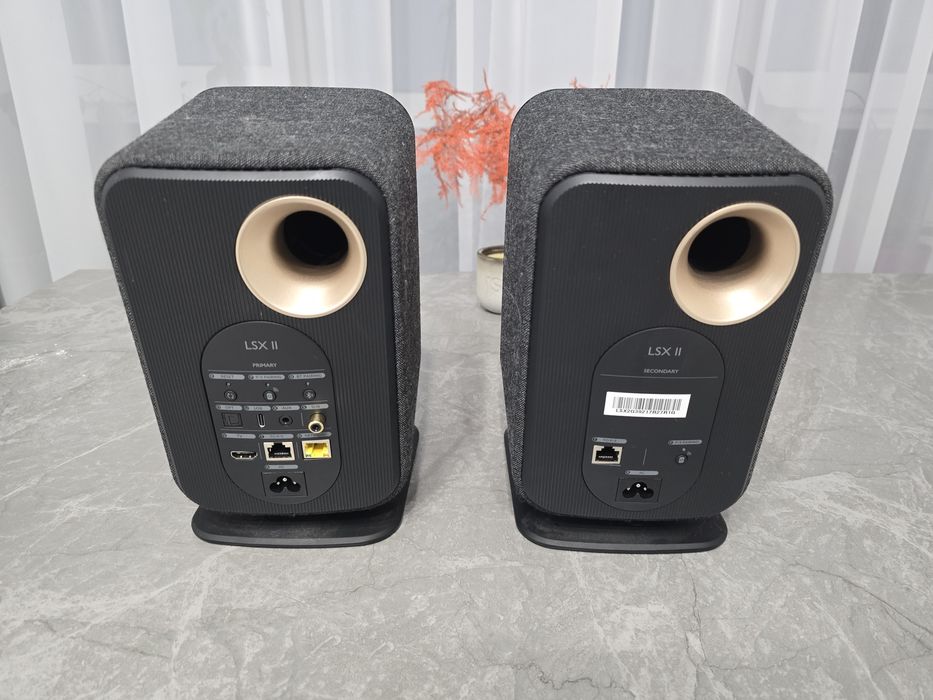 Акустика Kef LSX II Black з оригінальними підставками KEF P1 Desk Pad