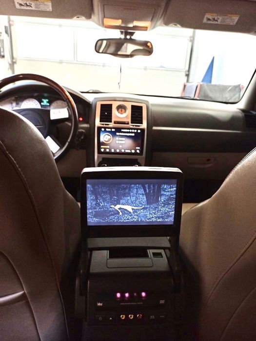 Прокат авто. Заказ авто на свадьбу. Аренда белоснежного Крайслер 300С