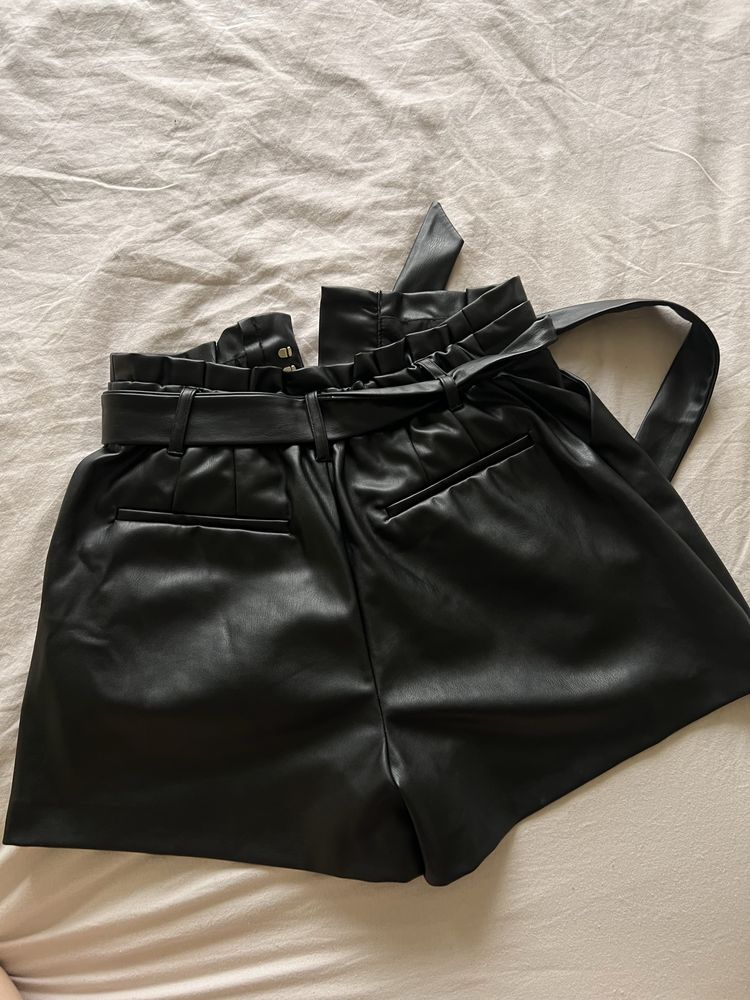 Zara шорти з еко-шкіри
