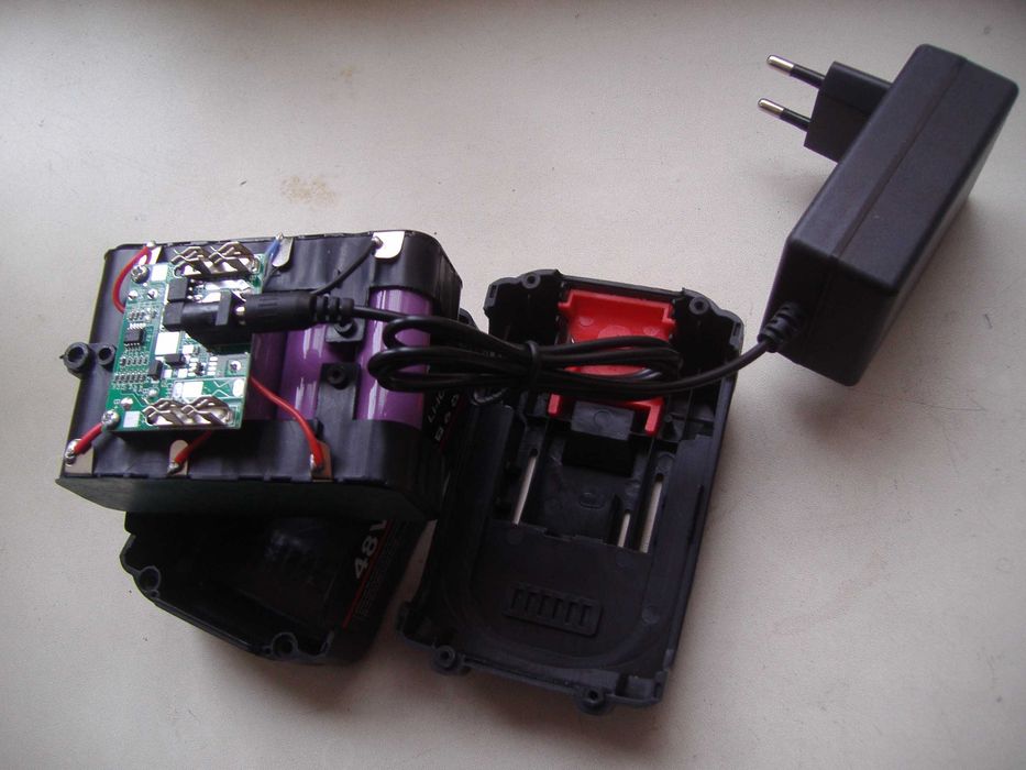 Аккумулятор Li-ion 18v-20v и под него зарядное устройство 18v-21v