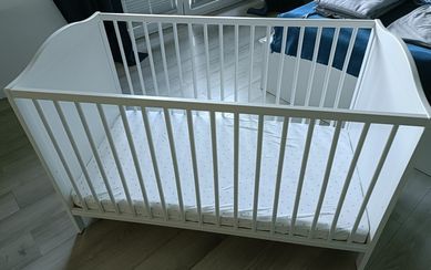 Łóżko dziecięce białe 60x120 cm + materac + przebierak