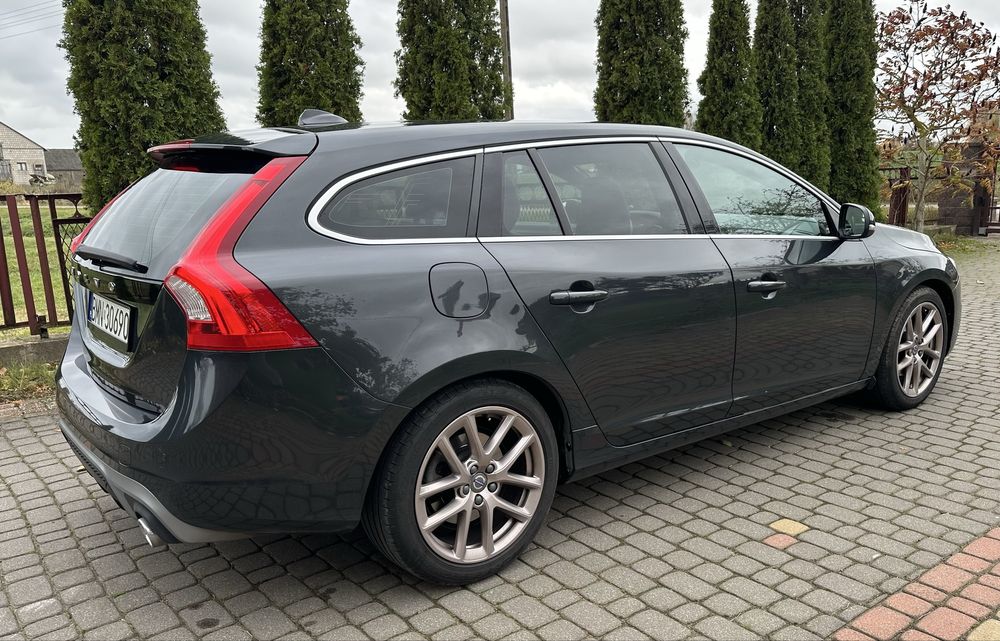 Volvo V60 2.0 D3 R-DESIGN