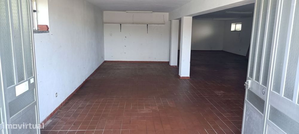 Cave e Armazém já dividido e com W C