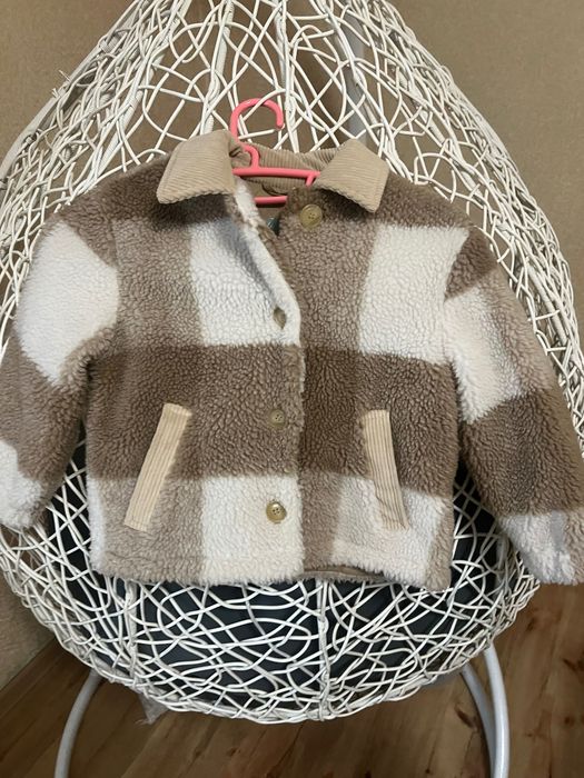 Пальто ,Zara  110 см . Як нове.