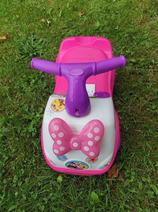 Jeździk Minnie samochodzik