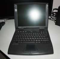 Stary retro laptop Compaq armada 1500c w ładnym stanie ze stacją FDD