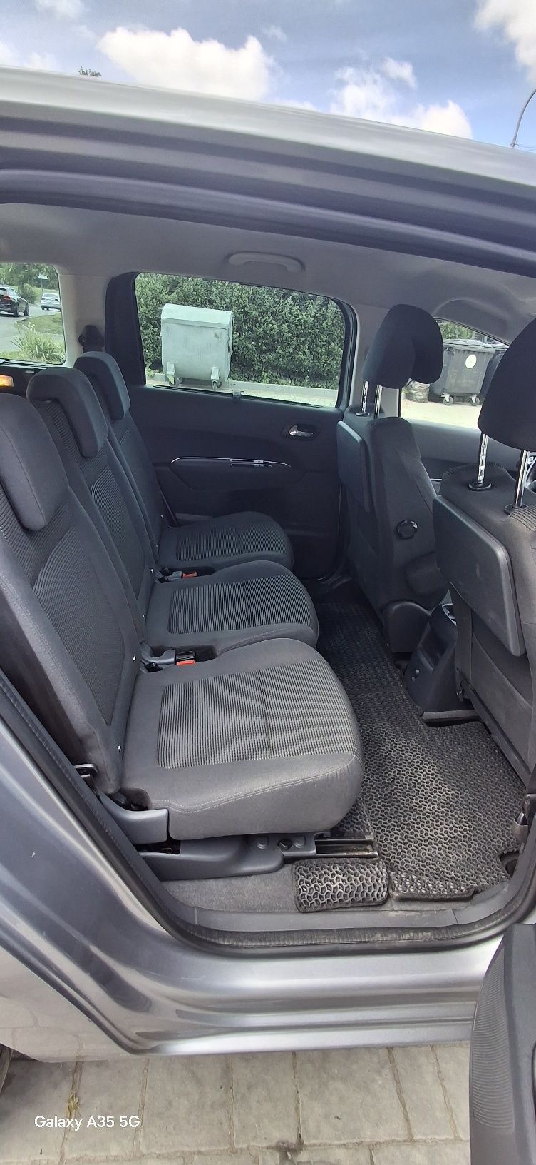 Продам Peugeot 5008 1,6 дизель МКПП.