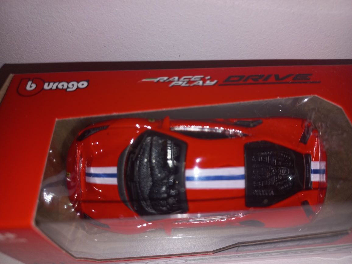 Bburago Ferrari 488 Pista, skala 1:64