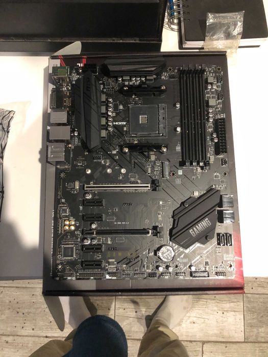 Motherboard MSI B450