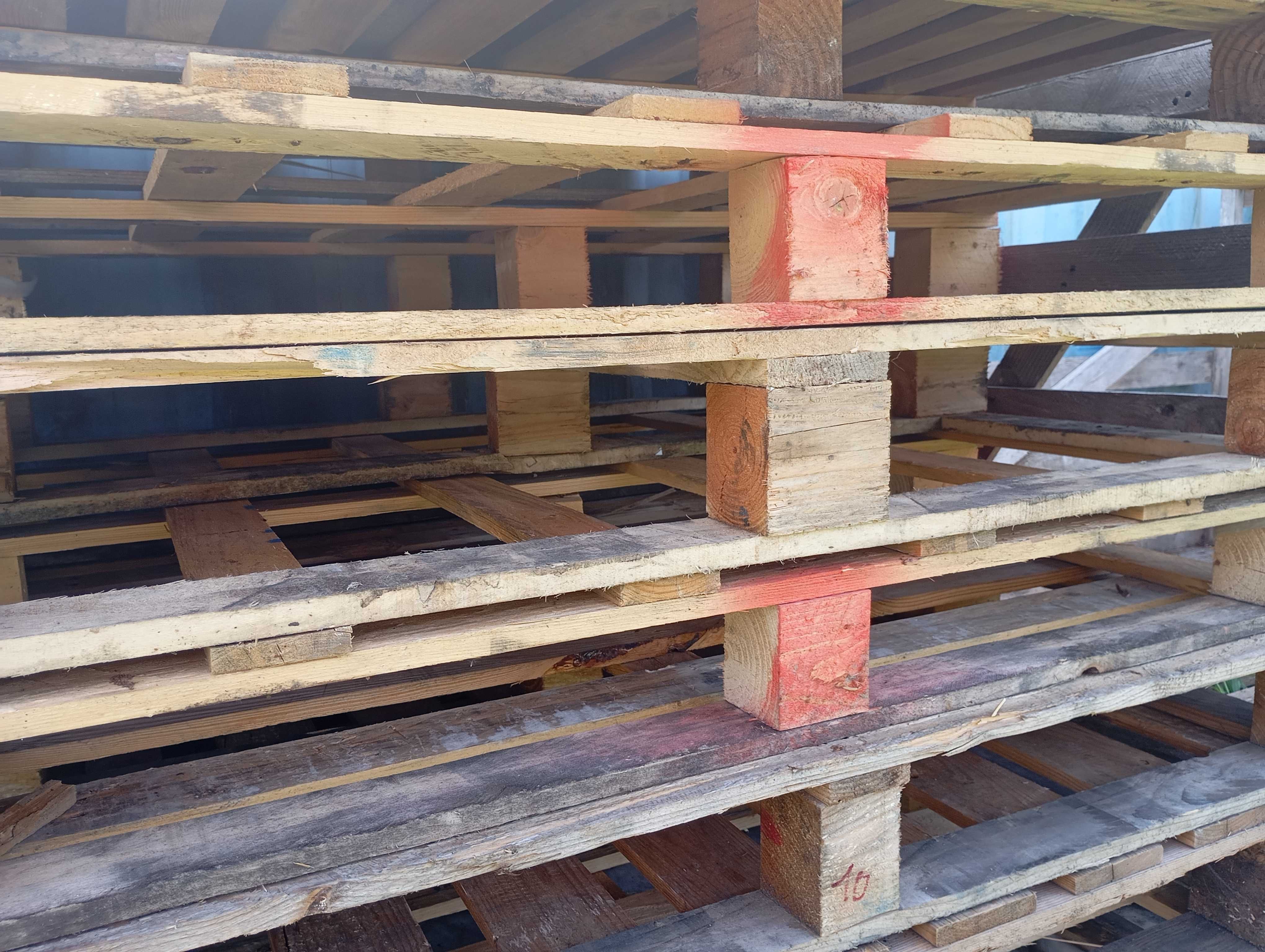 Paletes usadas para bricolage