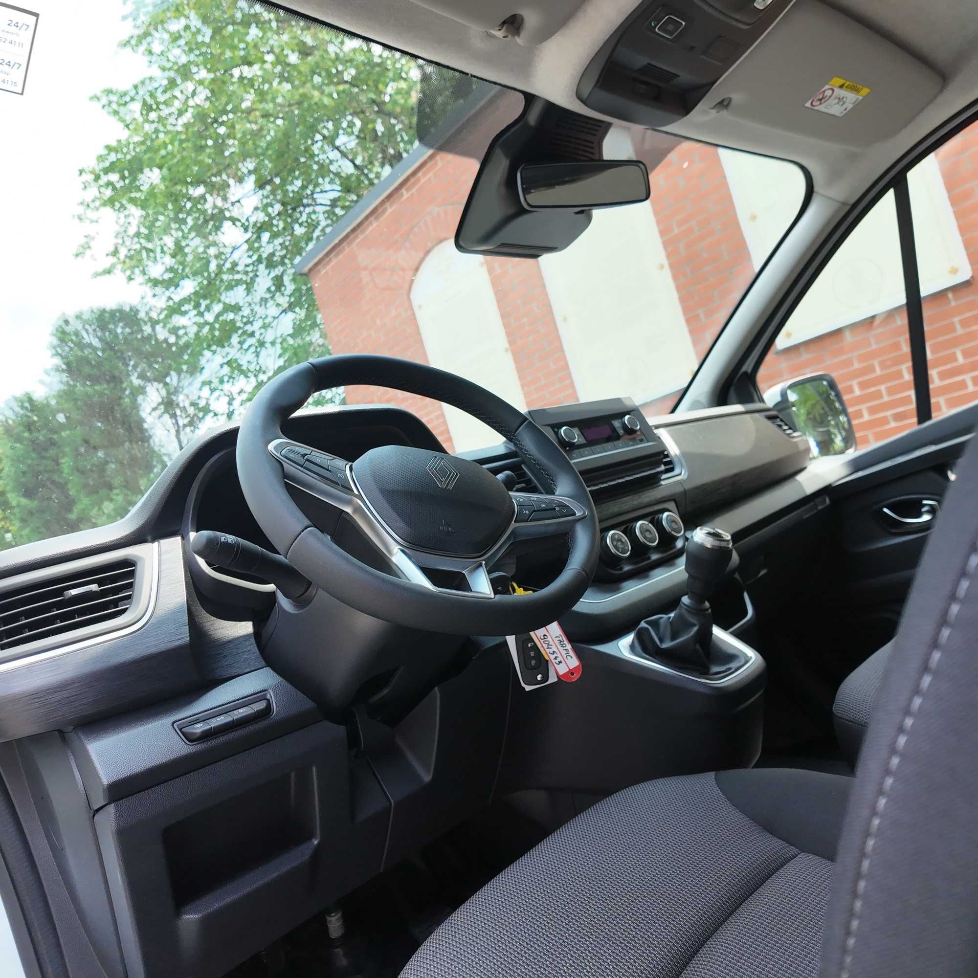 Wynajem busa 7,8,9 osobowego wypożyczalnia aut Renault Trafic