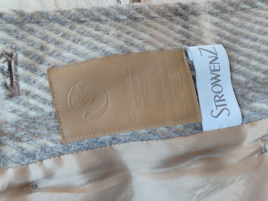 Якісний блейзер-пальтр у складі якого 20%мохеру,40%шерсті та 40%віскоз