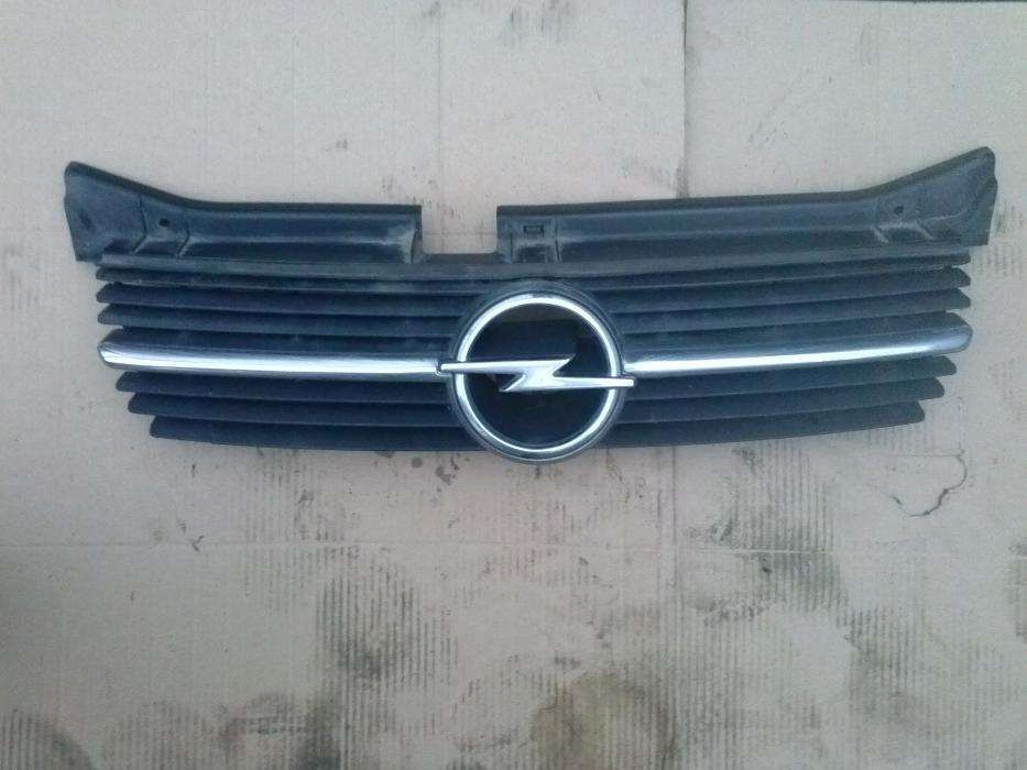 opel omega B-gril-atrapa przednia