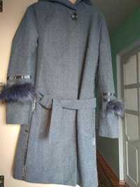 Пальто з капішоном 44 розмір