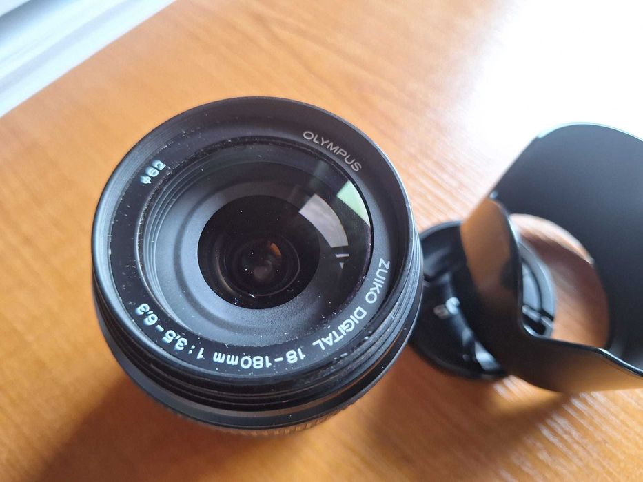 Olympus Zuiko Digital 18-180mm 1:3.5-6.3 z mocowaniem 4/3