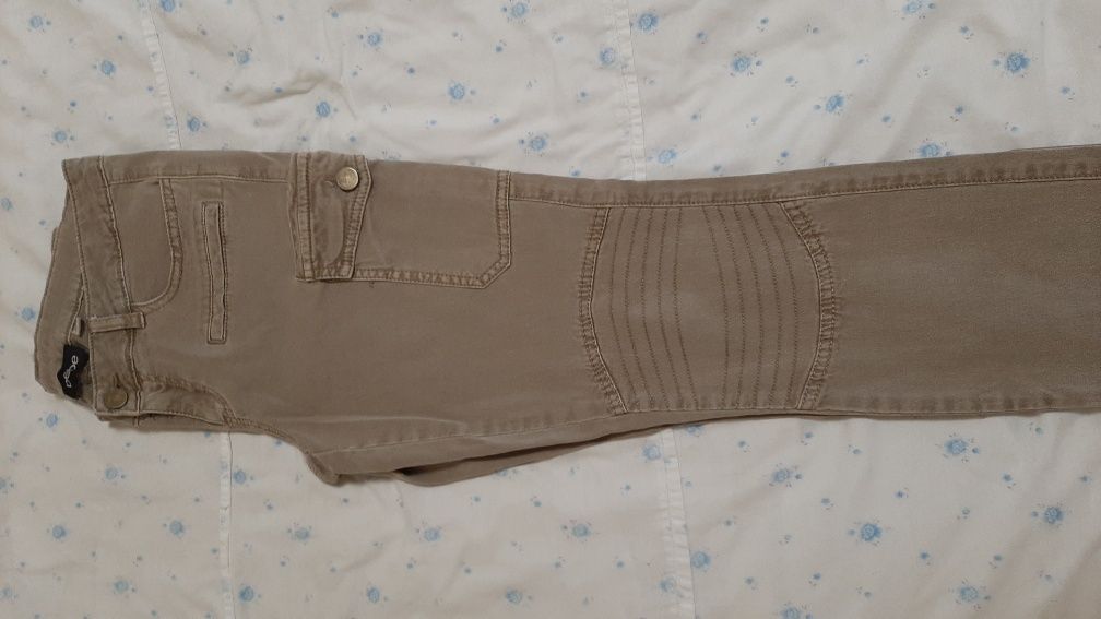 женские джинсы фирмы BEBE