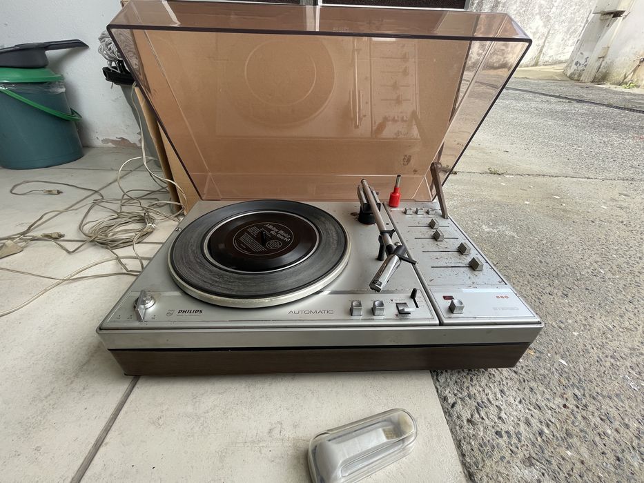 Gira discos Philips + 2 colunas (antigo)