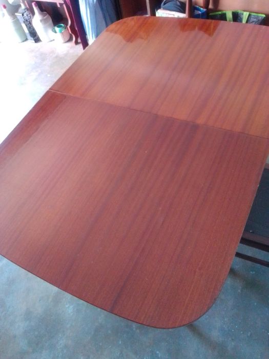 Mesa de sala com 4 cadeiras
