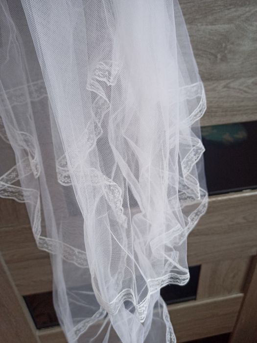 Фата двошарова в хорошому стані