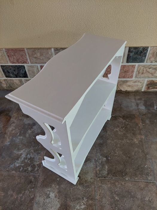 Credência em madeira pintada de branco