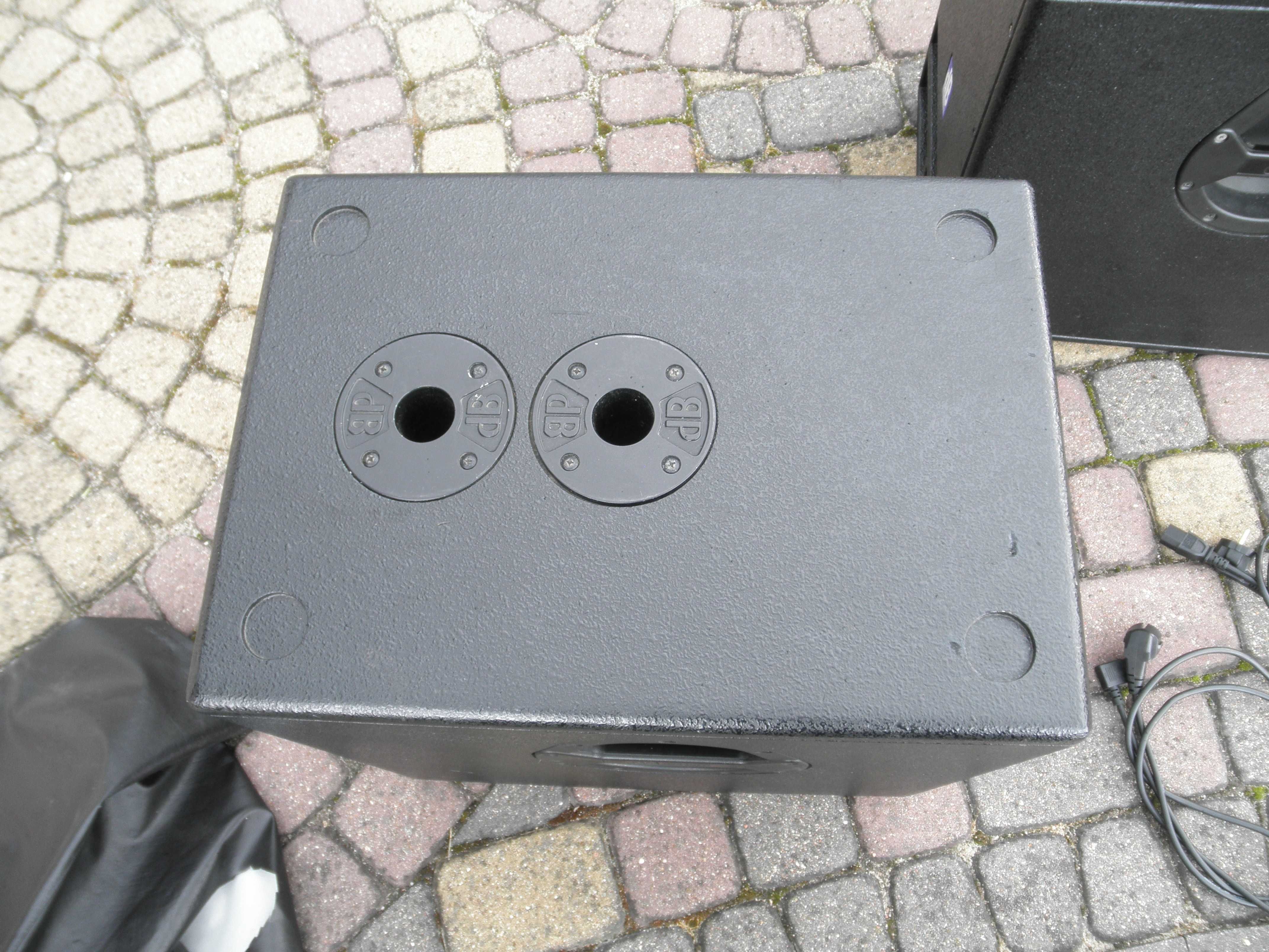 Subbasy dB Technologies Opera Sub 12. Subwoofer. Kolumny basowe.