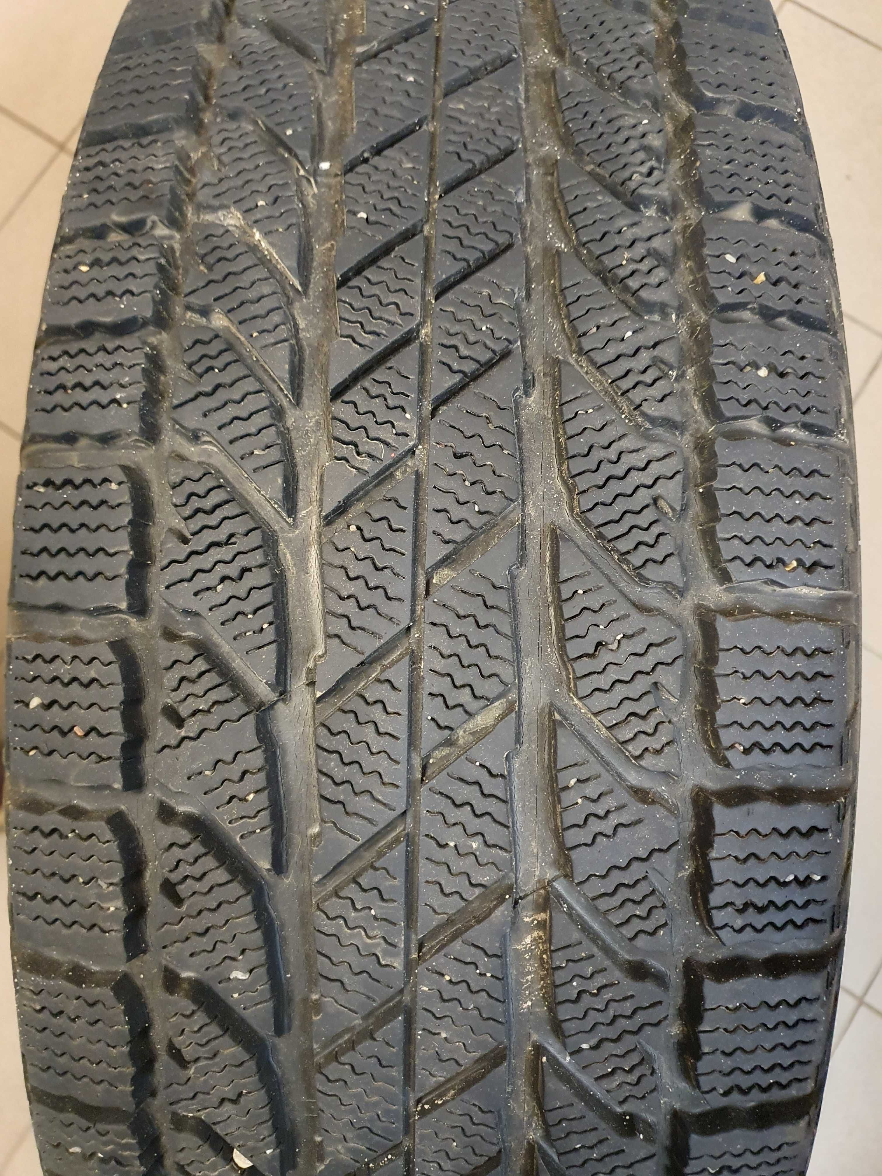 Opona zimowa BFGoodrich 265/70 R16, stan bardzo dobry!!!