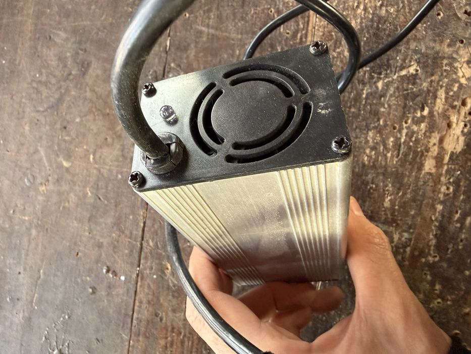 Зарядне 48V 54.6V 13S зарядка